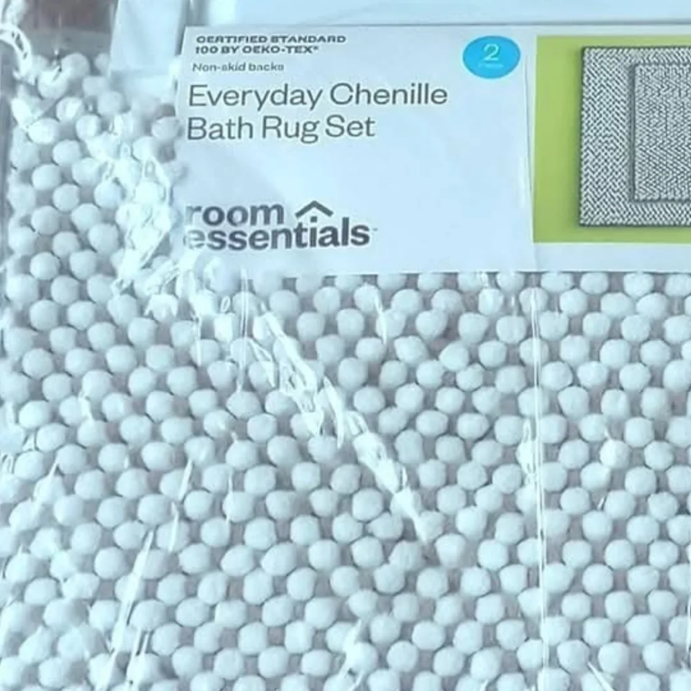 New 2 Pack Room Essentials Chenille Bath Rug Set Gray & White 17